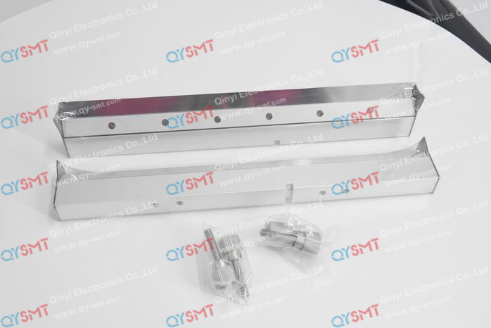 300mm Lead Free Squeegee Assembly, 60°, 15mm overhang SQAG303