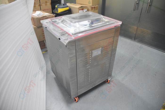 Vacuum sealing machine