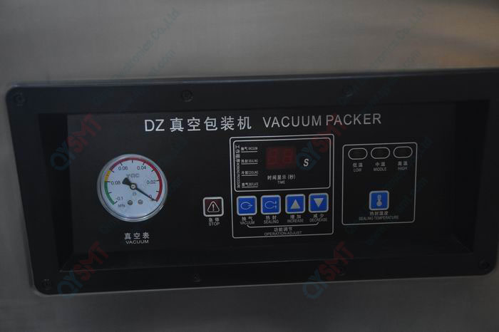 Vacuum sealing machine