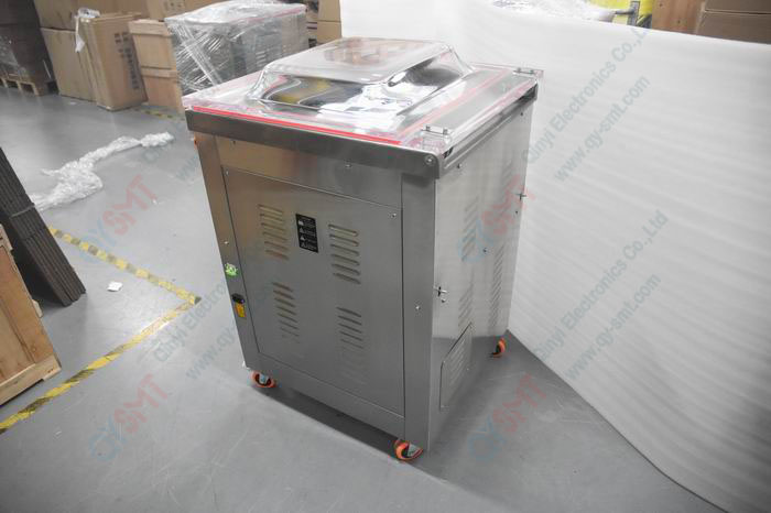Vacuum sealing machine