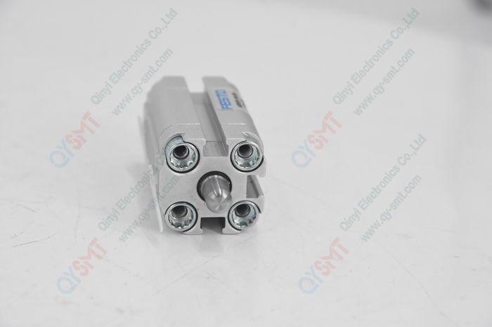 Conveyor adjustment cylinder