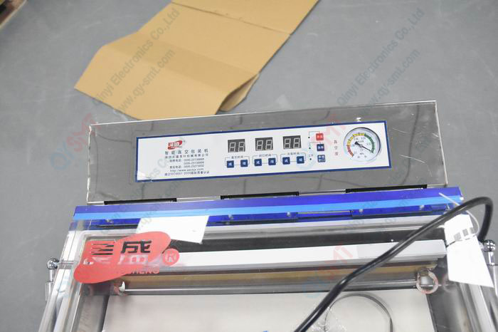 Vacuum sealing machine
