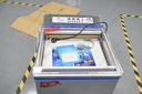 Vacuum sealing machine