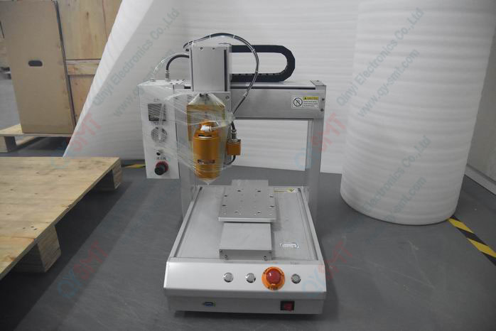 Robotic glue dispensing machine