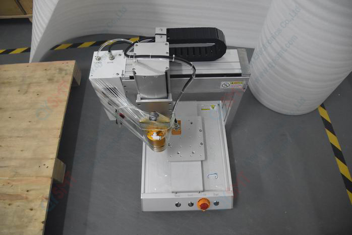Robotic glue dispensing machine
