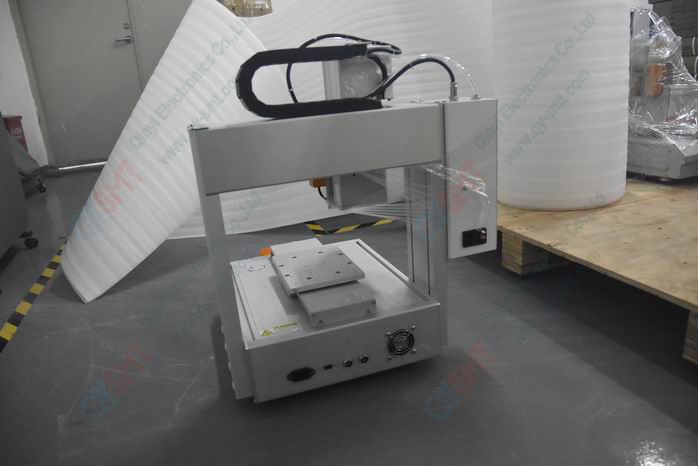 Robotic glue dispensing machine