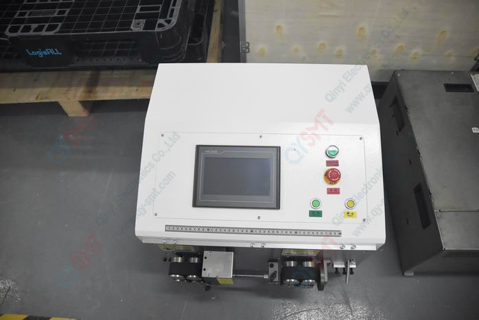 Wire stripping machine