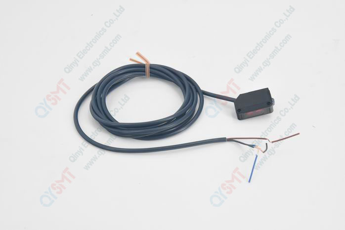 Photoelectric sensor with built-in amplifier