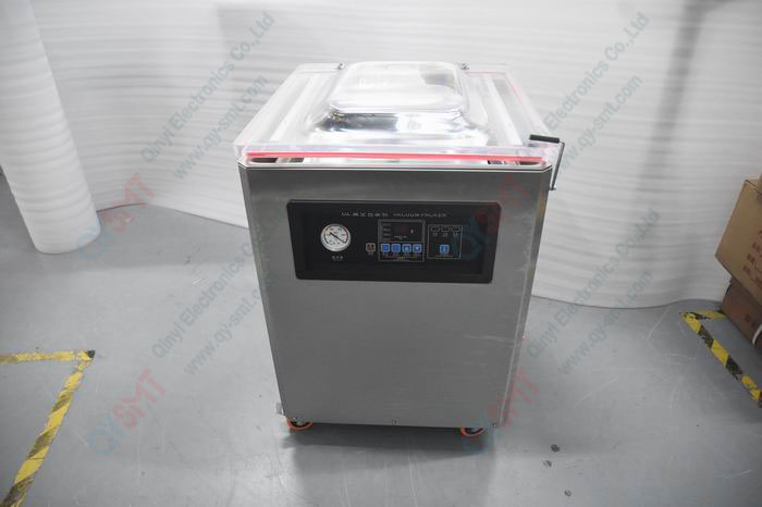 Vacuum sealing machine