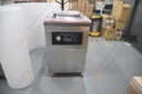 Vacuum sealing machine