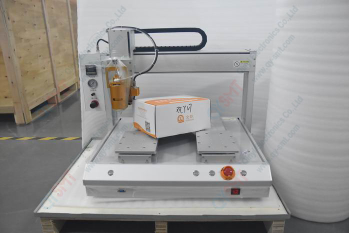 Double header glue dispensing machine