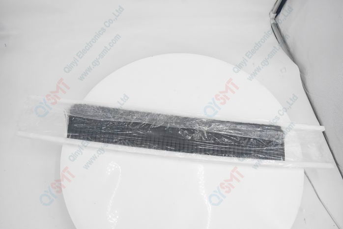 NYLON NON ANTI-STATIC BRUSH (SIZE: 79CM X 53CM X 9CM) MATERIAL : PP COLOUR : WHITE